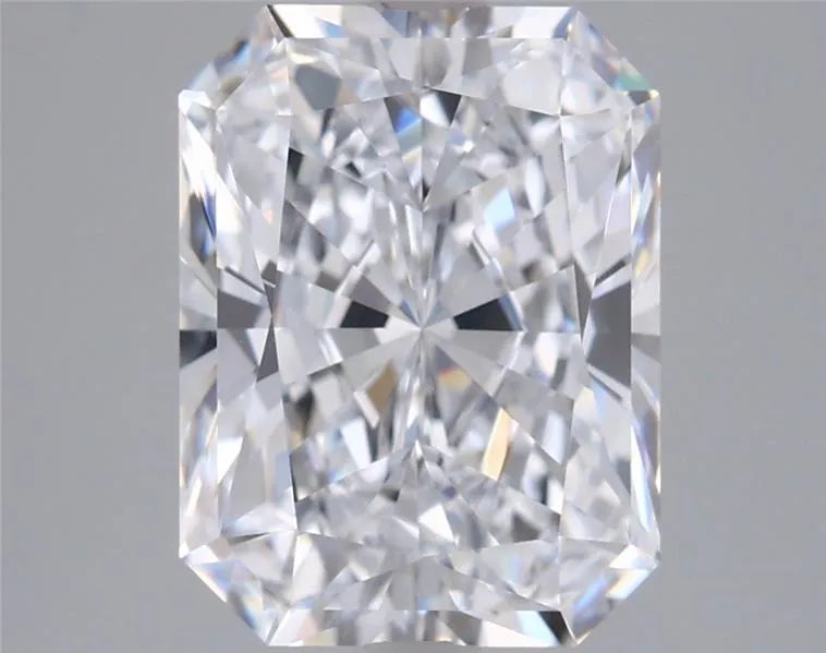 3.01ct Radiant Lab Grown Diamond (Colour E, Clarity VVS2, IGI Certified)