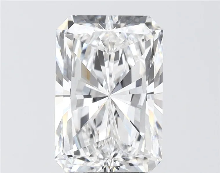 3.02ct Radiant Lab Grown Diamond (Colour E, Clarity VVS2, IGI Certified)