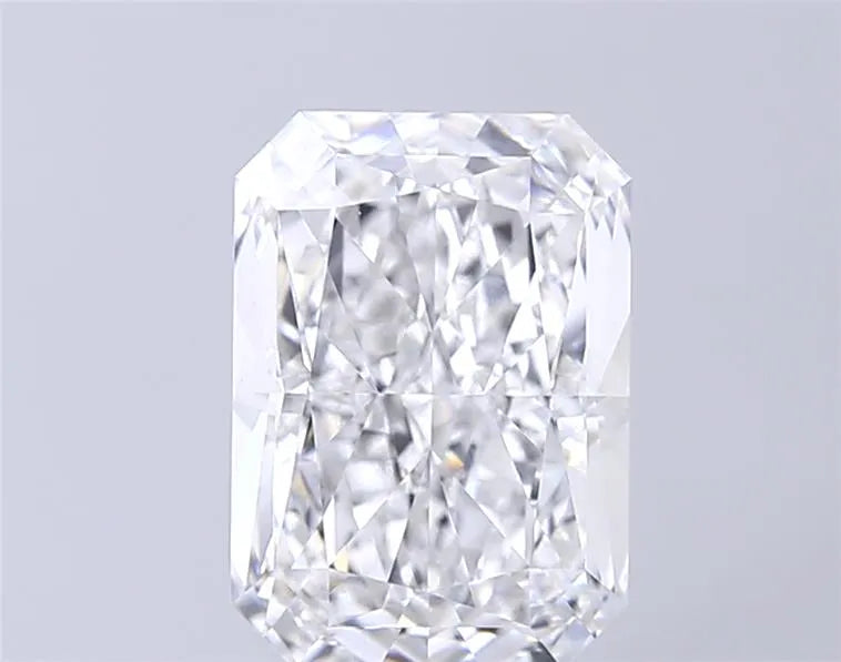 3.57ct Radiant Lab Grown Diamond (Colour E, Clarity VVS2, IGI Certified)