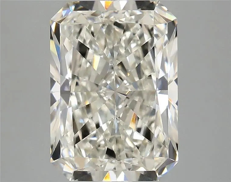 3.84ct Radiant Lab Grown Diamond (Colour H, Clarity VVS1, IGI Certified)