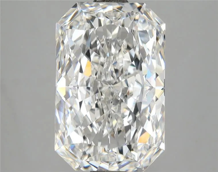 4.05ct Radiant Lab Grown Diamond (Colour E, Clarity VVS2, IGI Certified)