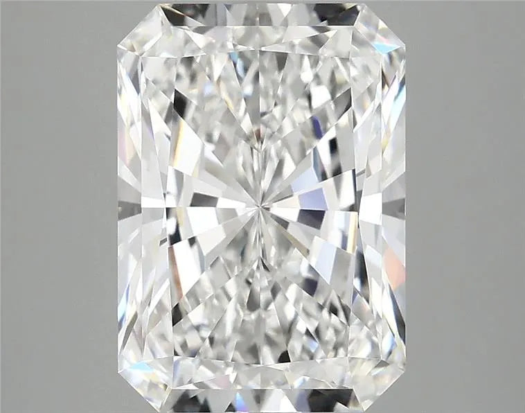 4.07ct Radiant Lab Grown Diamond (Colour E, Clarity VVS1, IGI Certified)