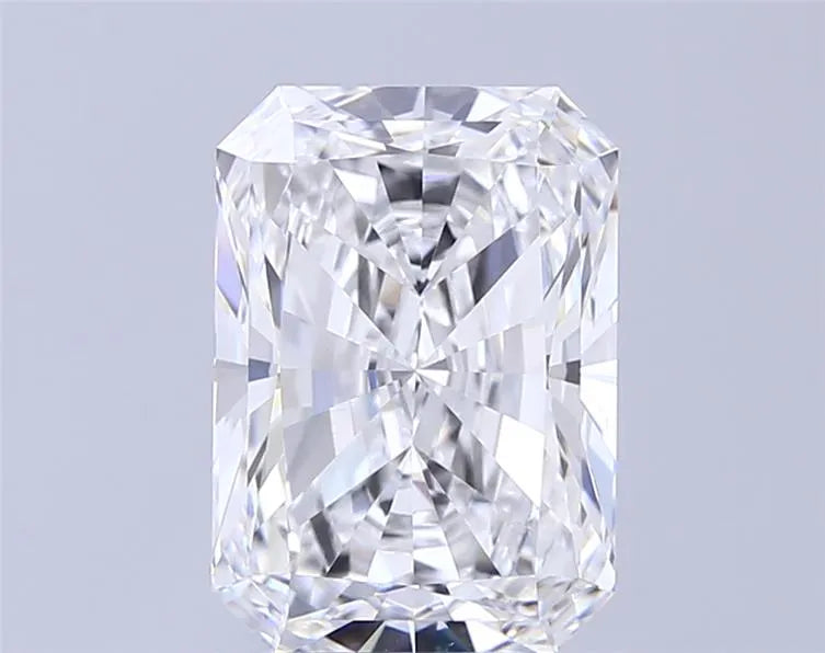 4.09ct Radiant Lab Grown Diamond (Colour E, Clarity VVS2, IGI Certified)