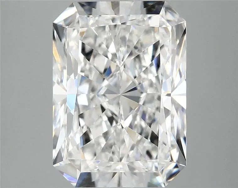4.11ct Radiant Lab Grown Diamond (Colour E, Clarity VVS2, IGI Certified)
