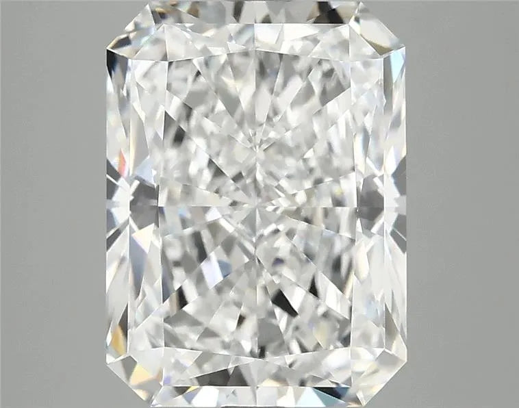 5.00ct Radiant Lab Grown Diamond (Colour E, Clarity VVS2, IGI Certified)