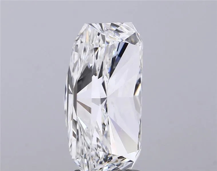 5.06ct Radiant Lab Grown Diamond (Colour E, Clarity VVS2, IGI Certified)