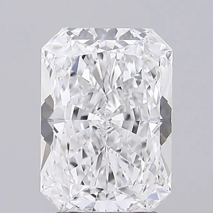 3.04ct Radiant Lab Grown Diamond (Colour E, Clarity VVS2, IGI Certified)