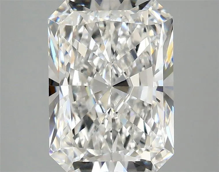 3.04ct Radiant Lab Grown Diamond (Colour E, Clarity VVS2, IGI Certified)