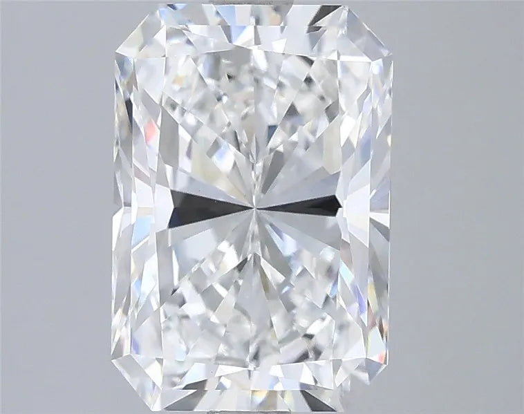 3.20ct Radiant Lab Grown Diamond (Colour E, Clarity VVS2, IGI Certified)