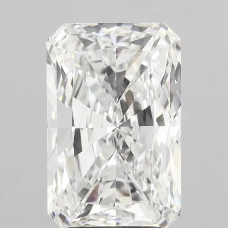 3.53ct Radiant Lab Grown Diamond (Colour E, Clarity VVS2, IGI Certified)