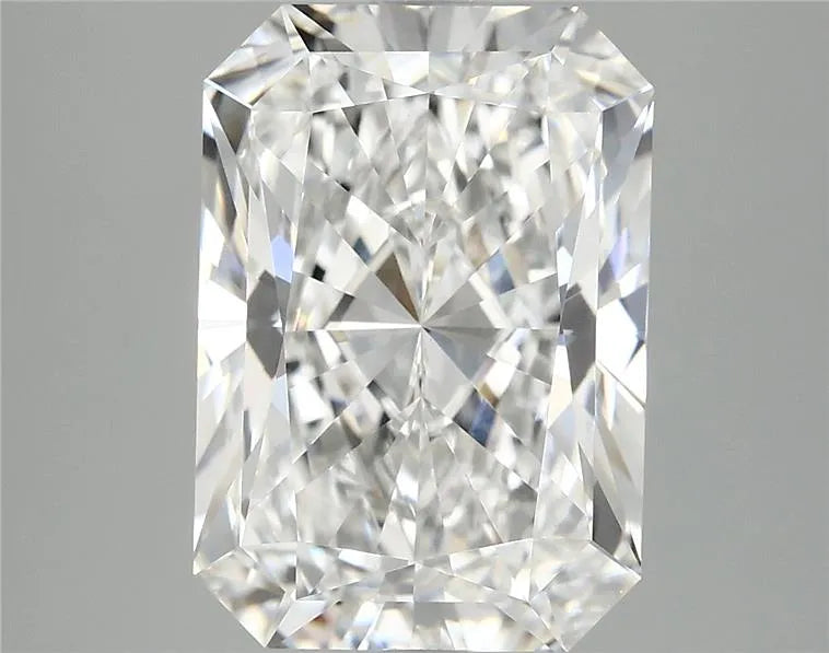3.83ct Radiant Lab Grown Diamond (Colour E, Clarity VVS2, IGI Certified)