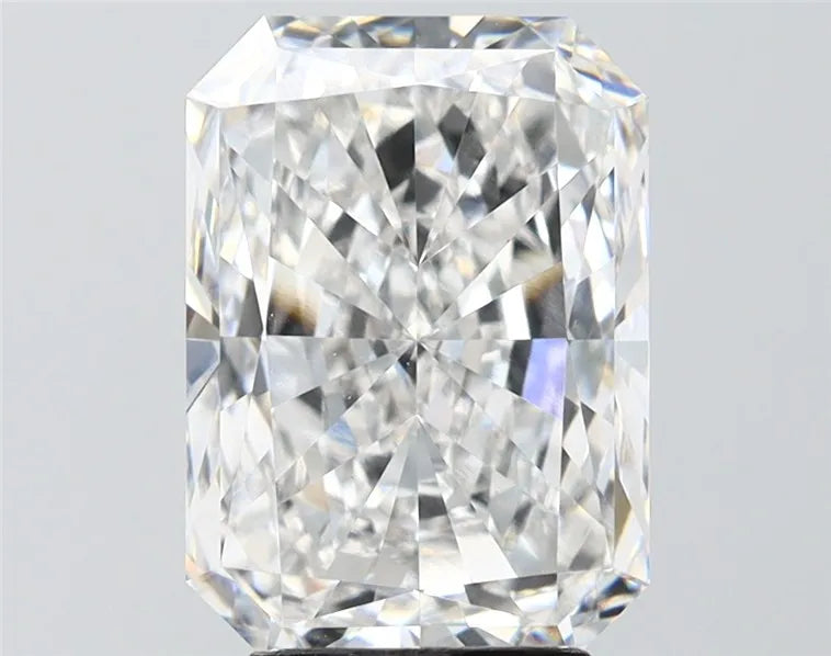 4.03ct Radiant Lab Grown Diamond (Colour E, Clarity VVS2, IGI Certified)