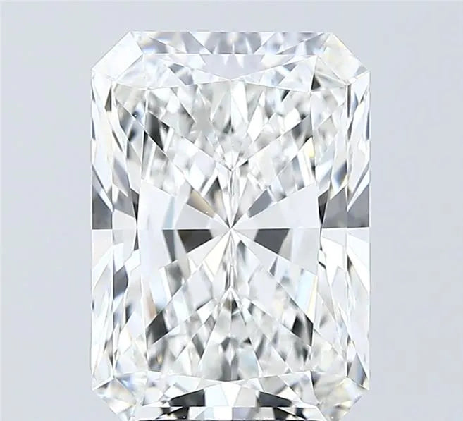 4.09ct Radiant Lab Grown Diamond (Colour E, Clarity VVS2, IGI Certified)