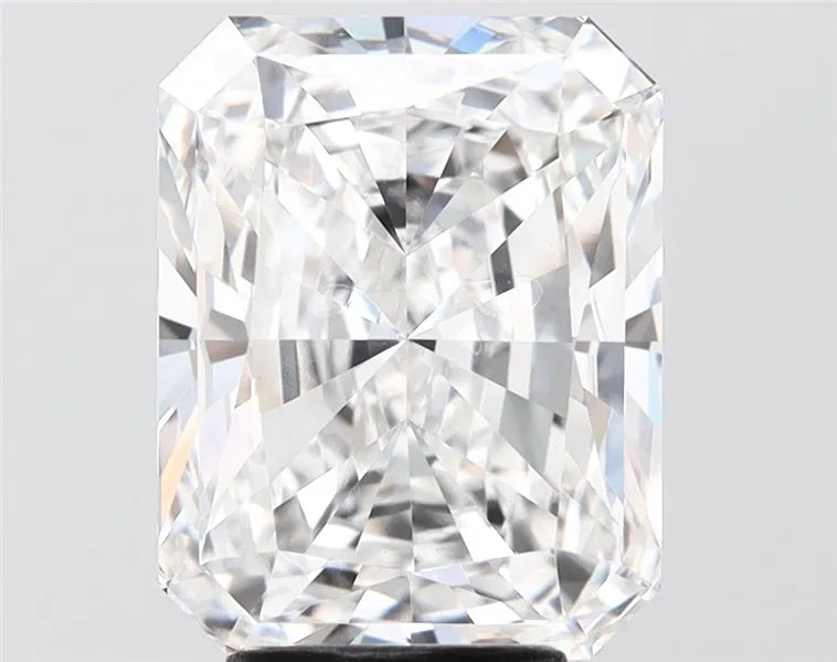 5.03ct Radiant Lab Grown Diamond (Colour E, Clarity VVS2, IGI Certified)